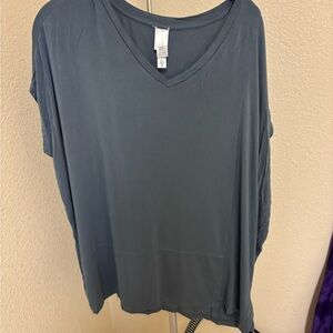 WynneLayers Blue Gray V-Neck Layering Top Size L